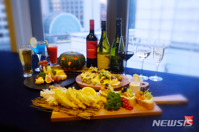 이비스 앰배서더 서울 명동 '르 바'의 '핼러윈 해피아워'