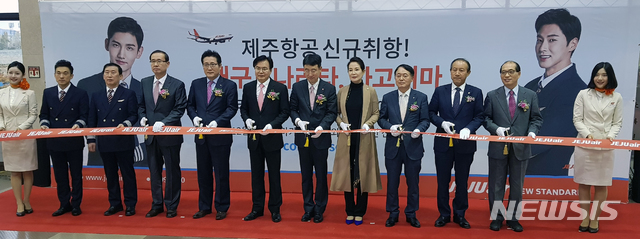 【대구=뉴시스】박준 기자 = 제주항공은 27일 대구국제공항에서 일본 도쿄와 가고시마 등 신규 노선의 취항식을 개최했다. 2018.10.27june@newsis.com