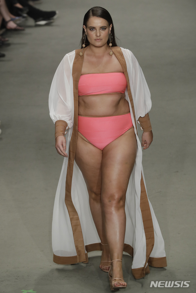 '대짜와 소짜' 같은 무늬 다른 크기 비키니