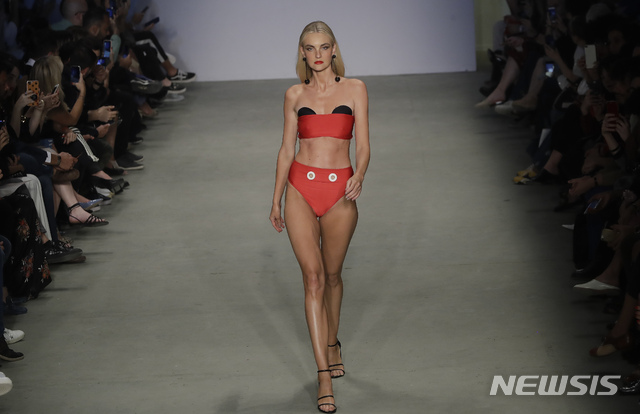 '대짜와 소짜' 같은 무늬 다른 크기 비키니