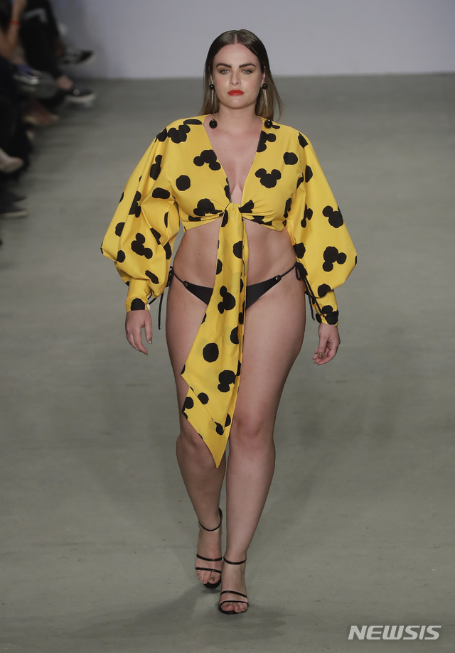 '대짜와 소짜' 같은 무늬 다른 크기 비키니