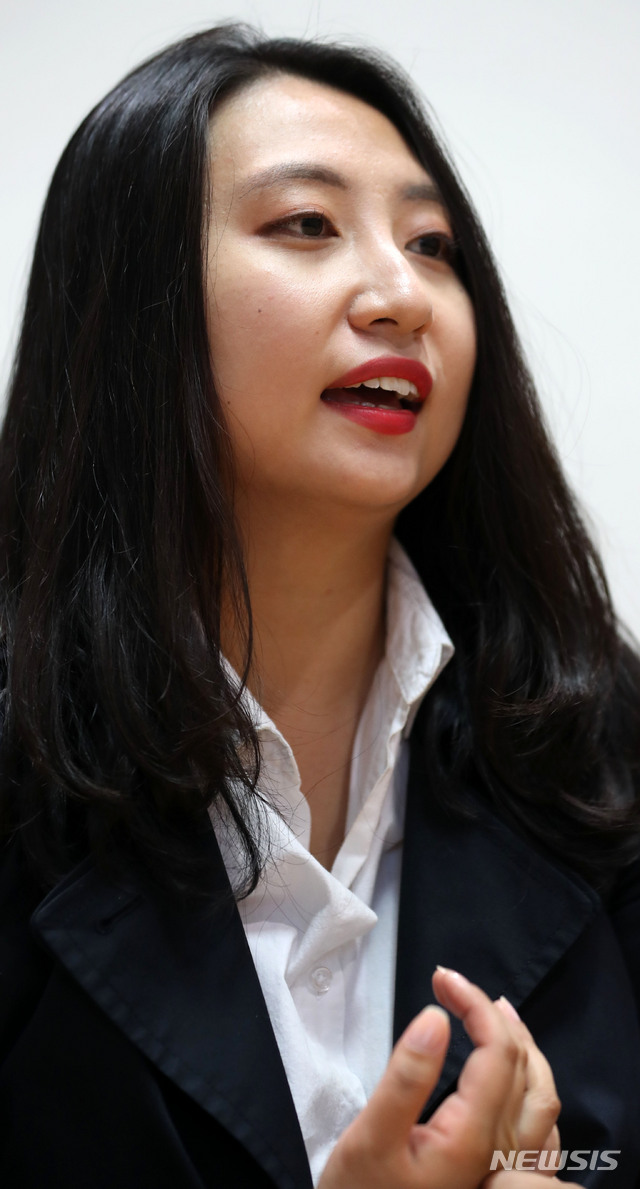 【서울=뉴시스】박주성 기자 = 25일 오후 서울 성북구 고려대학교에서 이송희 전국대학원생노동조합 고려대분회 부분회장이 뉴시스와 인터뷰를 하고 있다. 2018.10.27. park7691@newsis.com