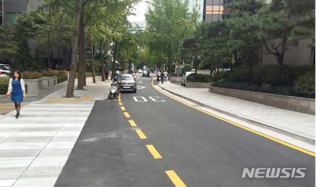 【서울=뉴시스】 도로다이어트가 시행된 서울 종로구 새문안로5가길 모습. 2018.10.29. (사진=서울시 제공)