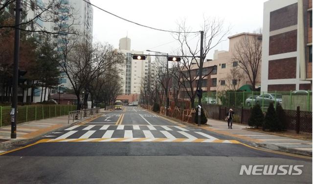 【서울=뉴시스】 도로다이어트 시행 후 서울 노원구 노원로1가길 모습. 2018.10.29. (사진=서울시 제공)