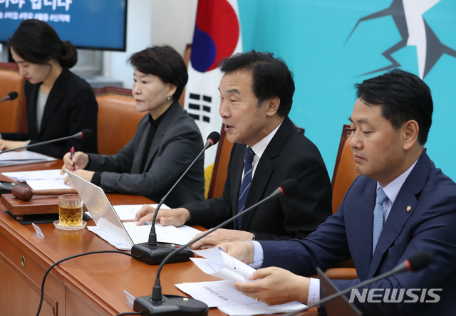 【서울=뉴시스】고승민 기자 = 29일 오전 서울 여의도 국회에서 열린 바른미래당 제23차 최고위원회의에서 손학규 대표가 모두발언하고 있다. 2018.10.29.kkssmm99@newsis.com