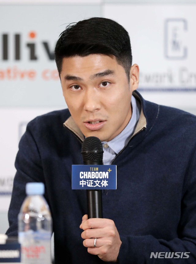 [서울=뉴시스] 고범준 기자 = 지난해 10월29일 오전 서울 마포구 서울월드컵경기장 풋볼 팬타지움에서 열린 2018 팀차붐플러스 독일원정대 기자회견에서 차세찌 풋웍크리에이션 팀장이 원정대 일정 및 선수 명단 발표를 하고 있다. 2018.10.29. bjko@newsis.com