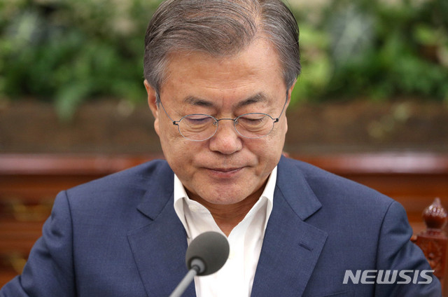 11월, 文정부 최대 위기 되나…경제난·총파업 등 '설상가상'