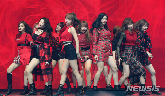 아이즈원, 역대 걸그룹 데뷔 앨범 초동 판매 신기록