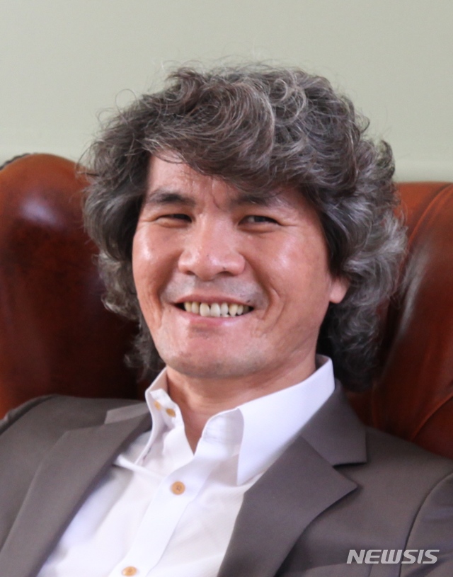 【대전=뉴시스】김양수 기자 = IBS 인지 및 사회성 연구단 공동단장으로 선임된 이창준 KIST 박사.2018.10.31(사진=IBS 제공) photo@newsis.com