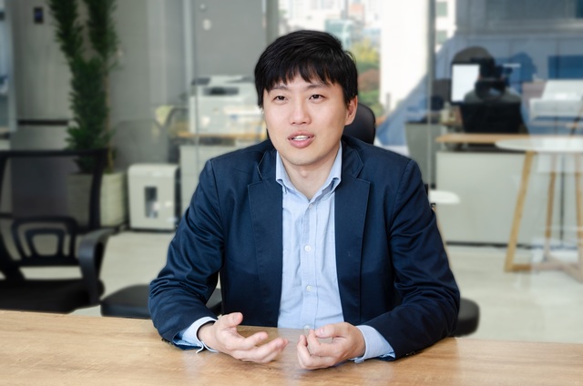 【서울=뉴시스】유진규 AI TRICS 대표가 15일 뉴시스와 인터뷰하고 있는 모습.