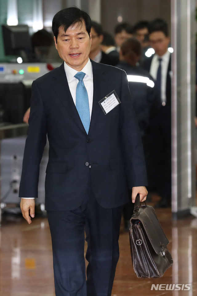 【서울=뉴시스】이영환 기자 = 김태한 삼성바이오로직스 사장이 31일 오후 서울 종로구 정부서울청사 금융위원회 대회의실에서 열린 증권선물위원회 삼성바이오로직스 분식회계 재감리 심의에 참석하고 있다. 2018.10.31.&nbsp; 20hwan@newsis.com