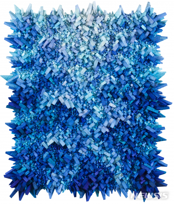 【서울=뉴시스】 Kwang Young Chun (born Hongchun, South Korea, 1944). Aggregation 17–NV089, 2017. Mixed media with Korean mulberry paper, 723/4 x 633/4 in. (184.8 x 162 cm). Courtesy of Young Hwan Jeong