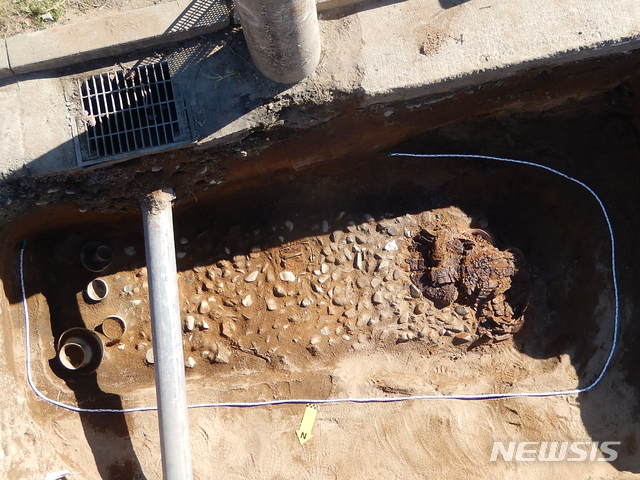 【서울=뉴시스】강원도 강릉 토광목곽묘 조사 후 모습