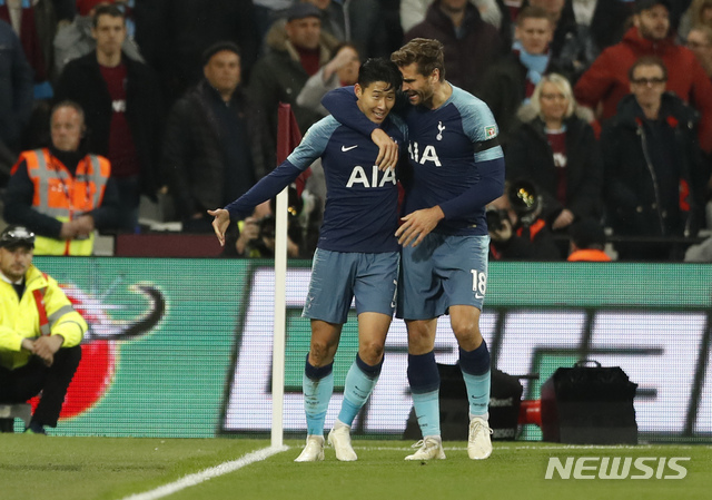 Tottenham Hotspur's Son Heung-Min, left, celebrates with Tottenham Hotspur's Fernando Llorente after scoring his side's opening goal during the English League Cup 4th round soccer match between West Ham United and Tottenham Hotspur at the London stadium in London, Wednesday, Oct. 31, 2018. (AP Photo/Alastair Grant)