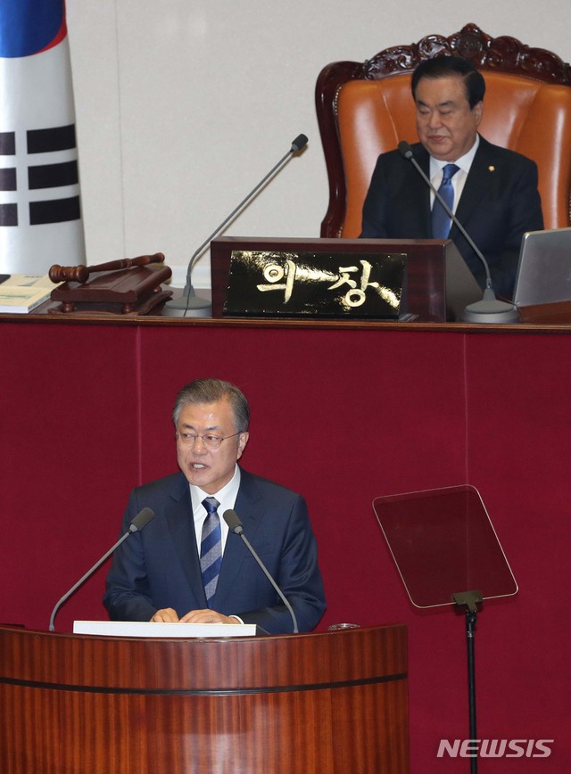 【서울=뉴시스】 고승민 기자 = 문재인 대통령이 1일 오전 서울 영등포구 여의도 국회에서 2019예산안 관련 시정연설을 하고 있다. 2018.11.01. photo@newsis.com