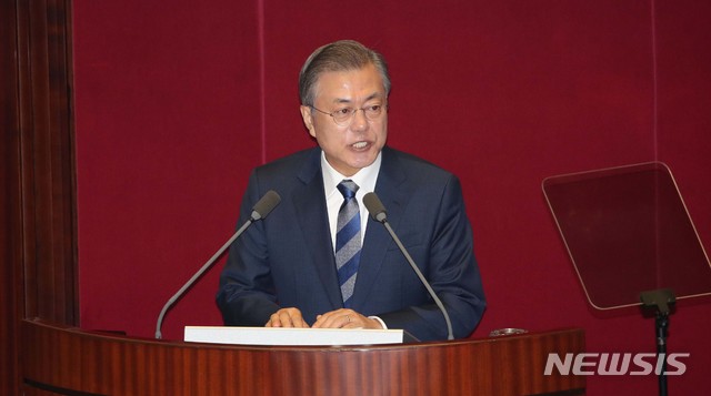 【서울=뉴시스】 고승민 기자 = 문재인 대통령이 1일 오전 서울 영등포구 여의도 국회에서 2019예산안 관련 시정연설을 하고 있다. 2018.11.01. photo@newsis.com