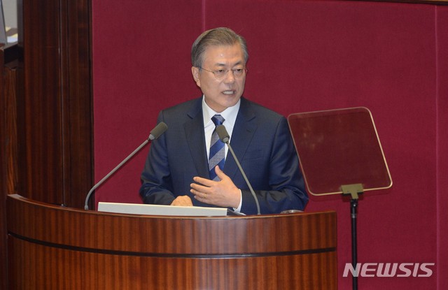 【서울=뉴시스】 고승민 기자 = 1일 오전 국회에서 열린 본회의에서 문재인 대통령이 2019년 예산안에 대한 시정연설을 하고 있다. 2018.11.01.&nbsp; photo@newsis.com