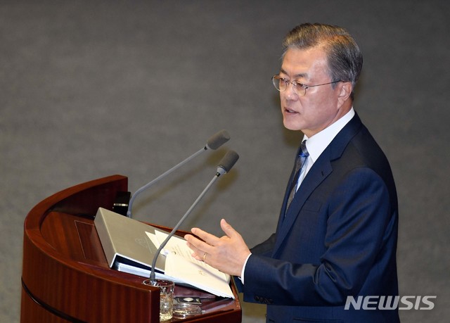 【서울=뉴시스】 고승민 기자 = 문재인 대통령이 1일 오전 서울 여의도 국회 본회의장에서 2019년도 예산안에 대한 시정연설을 하고 있다. 2018.11.01.&nbsp; photo@newsis.com