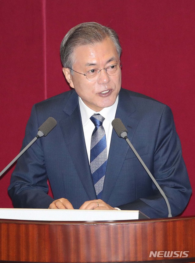 【서울=뉴시스】 고승민 기자 = 문재인 대통령이 1일 오전 국회 본회의장에서 2019년도 예산안 시정연설을 하고 있다. 2018.11.01.&nbsp; photo@newsis.com