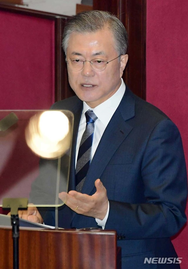 【서울=뉴시스】 고승민 기자 = 문재인 대통령이 1일 오전 국회 본회의장에서 내년도 예산안에 대해 시정연설을 하고 있다. 2018.11.01.&nbsp; photo@newsis.com