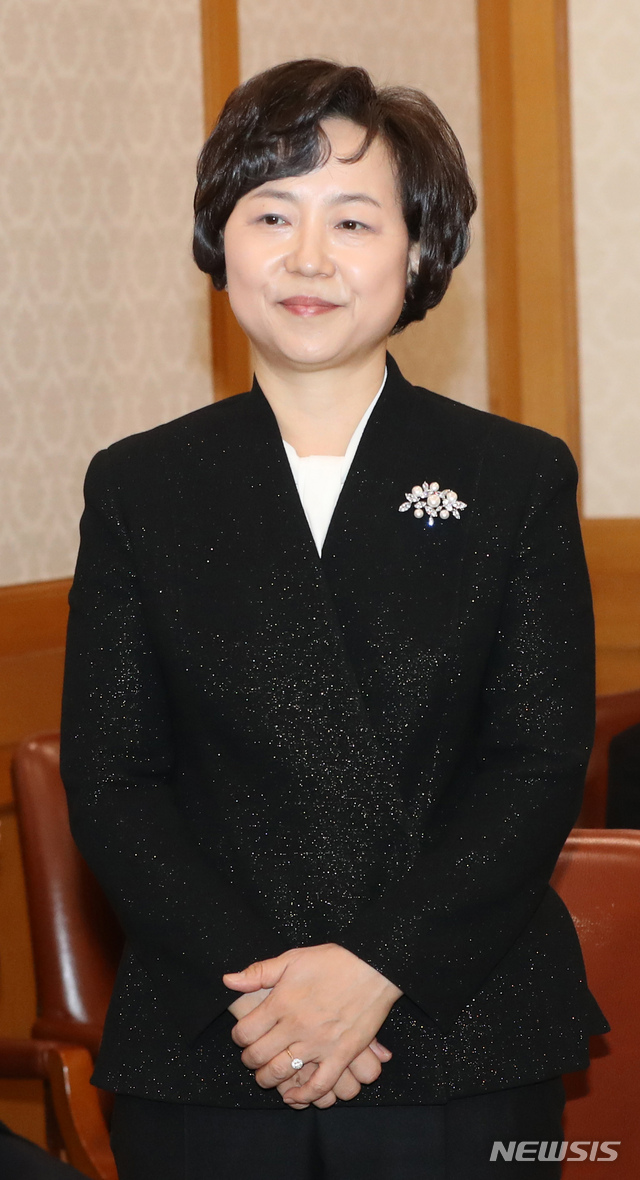 [서울=뉴시스]김선웅 기자 = 김소영 전 대법관이 지난 2018년 11월1일 서울 서초구 대법원에서 열린 퇴임식에 참석하고 있다. 2018.11.01. mangusta@newsis.com