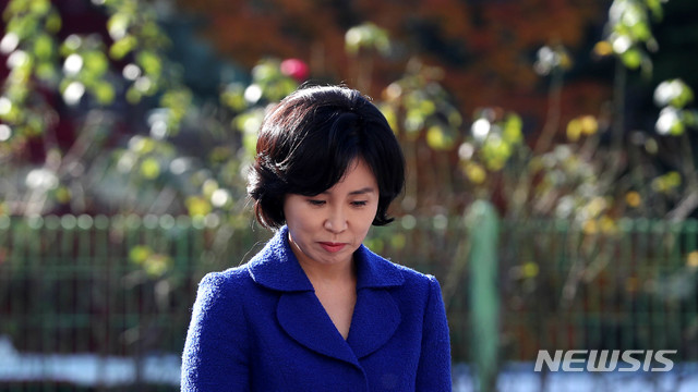 【수원=뉴시스】추상철 기자 = 이재명 경기도지사 부인 김혜경씨가 2일 오전 경기 수원 경기남부지방경찰청에서 혜경궁홍씨 트위터 계정의 소유주 논란과 관련 경찰 조사를 받기 위해 출석하고 있다. 2018.11.02.&nbsp; scchoo@newsis.com 