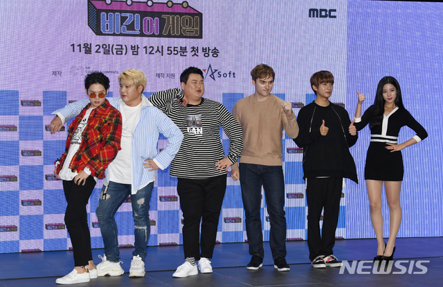 【서울=뉴시스】조수정 기자 = MBC 새 교양 '비긴어게임' 제작발표회가 열린 2일 오후 서울 강남구 역삼동 액토즈아레나에서 MC들이 포즈를 취하고 있다. 왼쪽부터 슈퍼주니어 김희철, 신동, 개그맨 김준현, 전 프로게이머 기욤 패트리, B1A4 공찬, 베리굿 조현. 2018.11.02. chocrystal@newsis.com