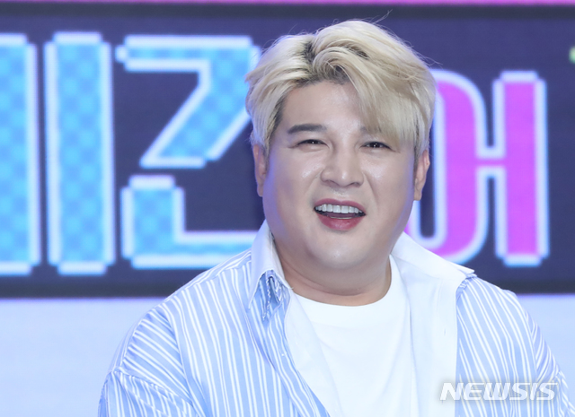 【서울=뉴시스】조수정 기자 = MBC 새 교양 '비긴어게임' 제작발표회가 열린 2일 오후 서울강남구 역삼동 액토즈아레나에서 MC를 맡은 슈퍼주니어 신동이 질문에 답하고 있다. 2018.11.02. chocrystal@newsis.com