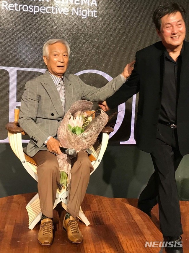 신성일(왼쪽), 한지일