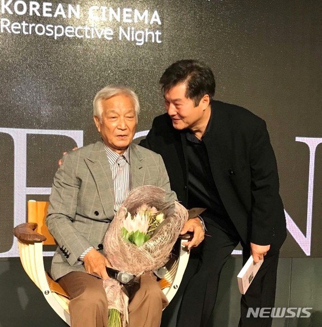 신성일(왼쪽), 한지일