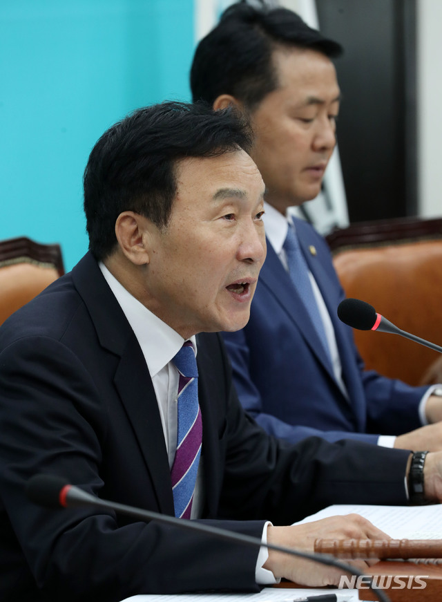 손학규 바른미래당 대표, 중도정당 존재감 위해 민주·한국 동시 겨냥