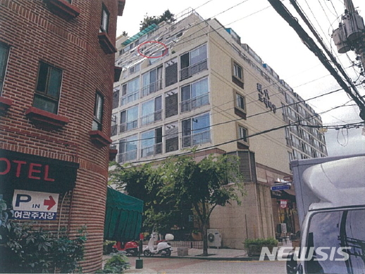 【서울=뉴시스】김가윤 기자 = 서울 종로구 익선동 55 현대뜨레비앙 6층 627호가 경매에 나왔다. 2003년 11월 준공한 1개동 291가구 단지로 해당 물건은 9층 건물 중 6층이다. 전용면적은 36.1㎡, 방 1개 욕실 1개 복도식 구조다. 2018.11.07 (제공=지지옥션) yoon@newsis.com