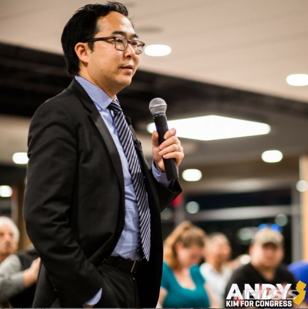 【서울=뉴시스】미국 뉴저지주 3선거구에서 연방 하원의원에 도전장을 던진 한국계 미국인 앤디 김. (사진=페이스북 캡처) 2018.11.06.