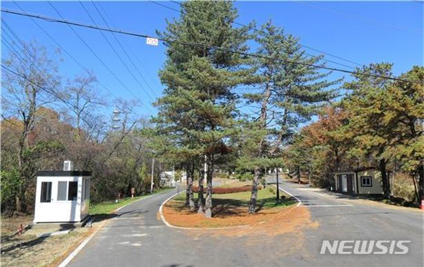 【서울=뉴시스】남측지역 C초소 인근에 설치된 신규 초소. 근무수칙이 마련되면 북측 경비인원이 근무를 서게 될 예정이다. 2018.11.06. (사진=국방부 제공) photo@newsis.com