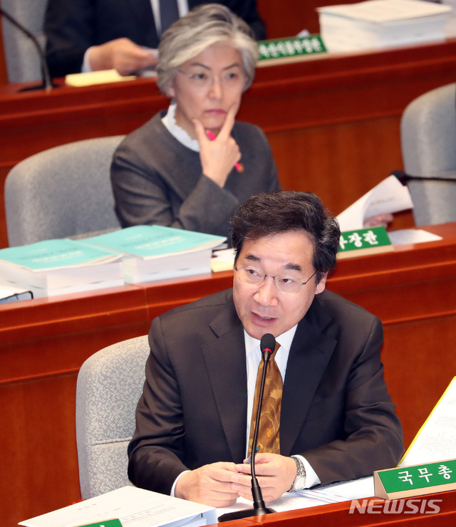 【서울=뉴시스】박영태 기자 = 6일 오전 서울 영등포구 여의도 국회에서 열린 예산결산특별위원회 제4차 전체회의에서 이낙연 총리가 의원 질의에 답변하고 있다. 2018.11.06.since1999@newsis.com
