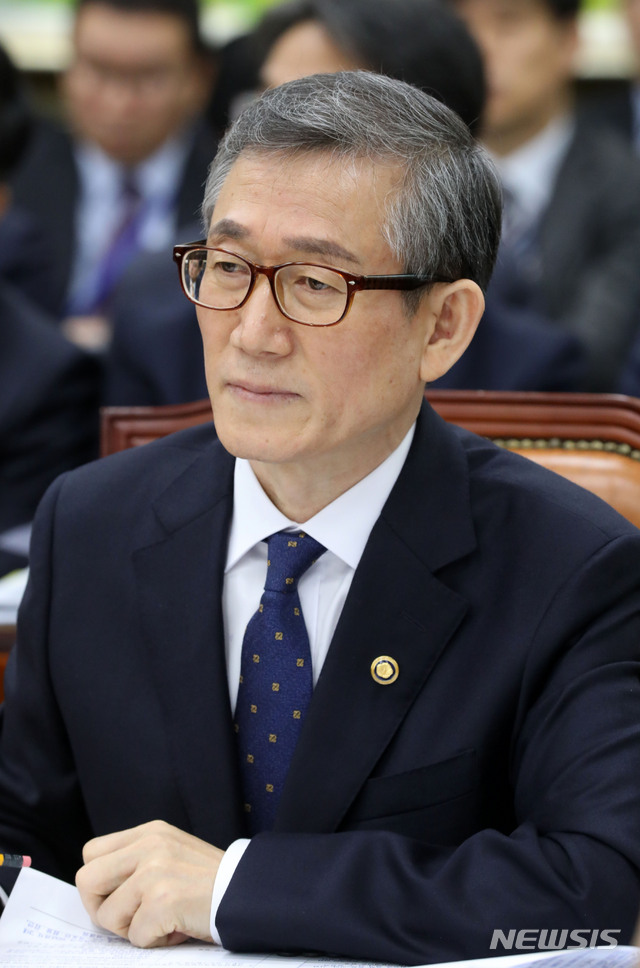 【서울=뉴시스】홍효식 기자 = 지난해 국회 정무위원회 전체회의에 출석한 정운현 국무총리비서실장. 2018.11.06. yesphoto@newsis.com
