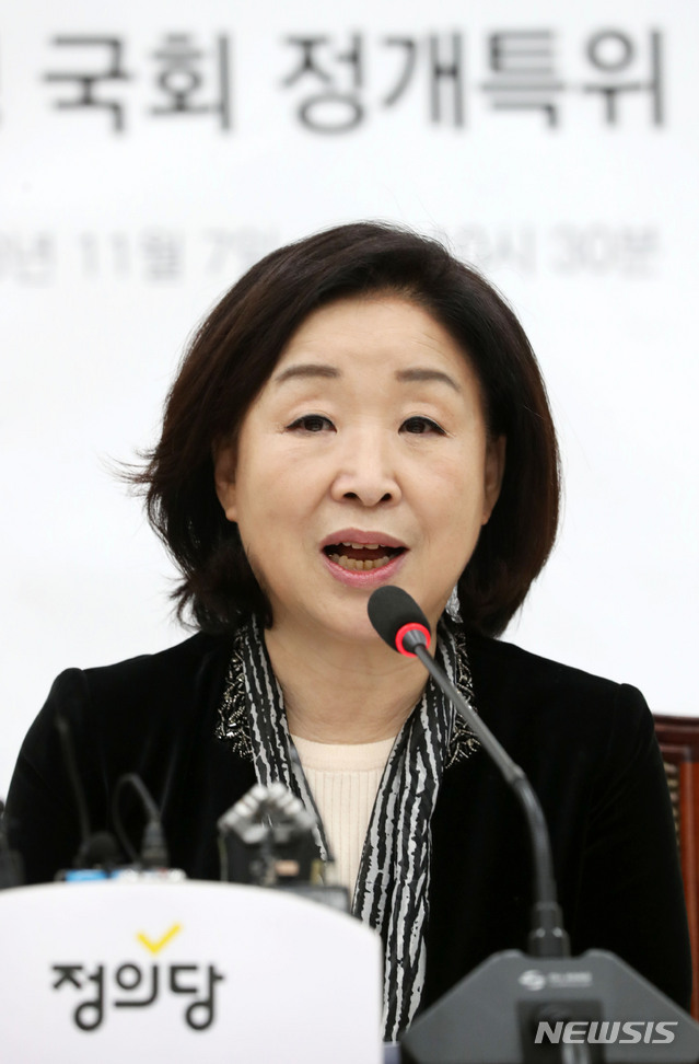 【서울=뉴시스】홍효식 기자 = 심상정 국회 정치개혁특별위원회 위원장이 7일 오전 서울 여의도 국회에서 첫 기자간담회를 하고 있다. 2018.11.07. yesphoto@newsis.com