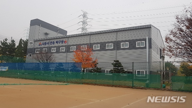 【시흥=뉴시스】 조성필 기자 = 개보수 사업을 통해 지난달 말 새단장을 마친 경기 시흥시 정왕동 전용탁구장 전경. 2018.11.07 (사진=시흥시 제공) photo@newsis.com 