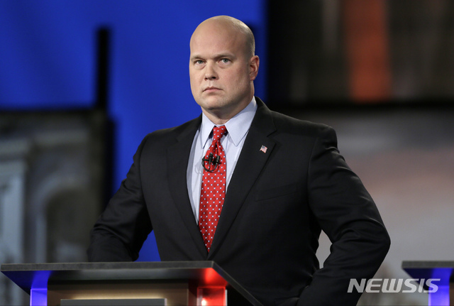 【존스턴=AP/뉴시스】매슈 휘태커 법무장관 직무대행은 2016 미국 대선 러시아 개입 의혹과 관련된 특검 수사에 대한 감독을 할 것이라고 밝혔다. 사진은 2014년 4월24일 촬영한 사진으로 휘태커 직무대행이 상원의원 선거 공화당 경선을 앞두고 TV토론에 출연한 모습. 2018.11.09&nbsp; 