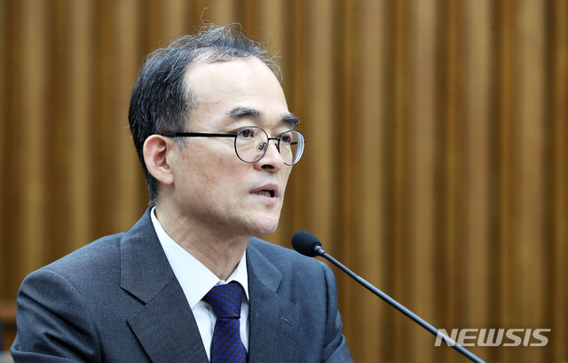 【서울=뉴시스】홍효식 기자 = 문무일 검찰총장이 9일 오전 서울 여의도 국회에서 열린 사법개혁특별위원회 전체회의에 출석해 의원들의 질의에 답하고 있다. 2018.11.09.&nbsp; yesphoto@newsis.com