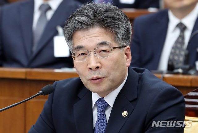 【서울=뉴시스】박영태 기자 = 9일 오후 서울 영등포구 여의도 국회에서 열린 사법개혁특별위원회 전체회의에서 민갑룡 경찰청장이 의원 질의에 답변하고 있다. 2018.11.09. since1999@newsis.com