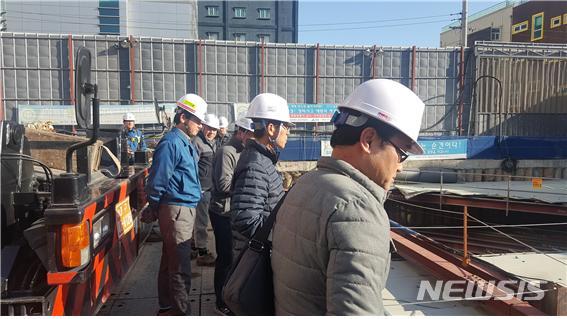 【대구=뉴시스】대구시 건설공사장 안전점검 모습이다. 뉴시스DB. 2020.10.07. photo@newsis.com