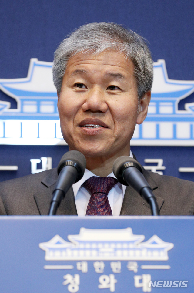 【서울=뉴시스】박진희 기자 = 김수현 신임 대통령비서실 정책실장이 11일 오후 청와대 춘추관에서 기자간담회를 하고 있다. 2018.11.11.&nbsp; pak7130@newsis.com