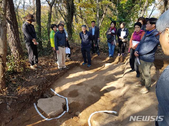 【장흥=뉴시스】배상현 기자 = 전남 장흥군은 장흥읍성 발굴조사에서 백제, 통일신라, 고려시대에 이르는 다양한 유물이 확인됐다고 13일 밝혔다. 2018.11.13 (사진=장흥군 제공)   praxis@newsis.com