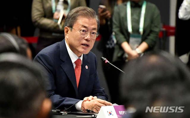 【싱가포르=뉴시스】싱가포르에서 열린 제20차 한·아세안 정상회의에 참석해 인사말을 하고 있는 문재인 대통령의 모습. (사진=뉴시스DB). 2018.11.14.