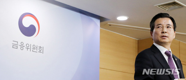 【서울=뉴시스】박주성 기자 = 김용범 금융위원회 부위원장 겸 증권선물위원회 위원장이 지난 14일 오후 서울 세종로 정부서울청사 브리핑룸에서 삼성바이오로직스의 분식회계 의혹과 관련한 금융감독원의 재감리 안건 심의 결과를 발표하고 있다. 2018.11.14. park7691@newsis.com