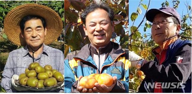 【창원=뉴시스】 홍정명 기자 = 15일 '대한민국 대표과일 선발대회'에서 최우수상을 수상한 경남 진주시 신현열(왼쪽부터), 창녕군 노왕현, 산청군 하일규씨.2018.11.15.(사진=경남도 제공). photo@newsis.com