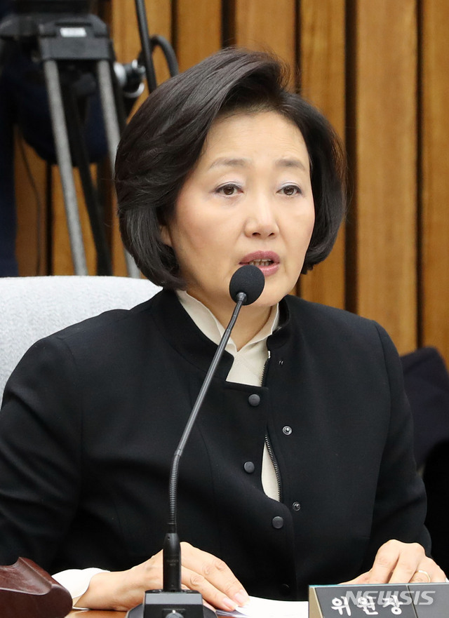 【서울=뉴시스】홍효식 기자 = 15일 오전 서울 여의도 국회에서 열린 사법개혁특별위원회(사법행정조직 개편에 관한 공청회)에서 박영선 사개특위위원장이 주재하고 있다. 2018.11.15.&nbsp; yesphoto@newsis.com