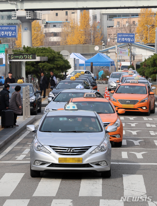 서울택시 기본요금 3800원·심야할증 5400원…인상안 시의회 제출