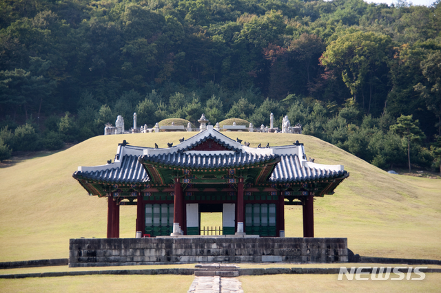 【서울=뉴시스】 보물 제1742호 구리 동구릉 숭릉 정자각